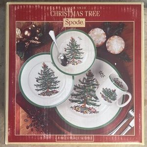 Spode Christmas Tree Dinnerware 4-Piece Plate Setting NEW in Box
